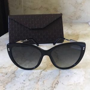 PRICED TO CELL!! NEW GUCCI SUNGLASSES WITH  CASE